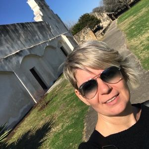 Meet your Posher, Elena